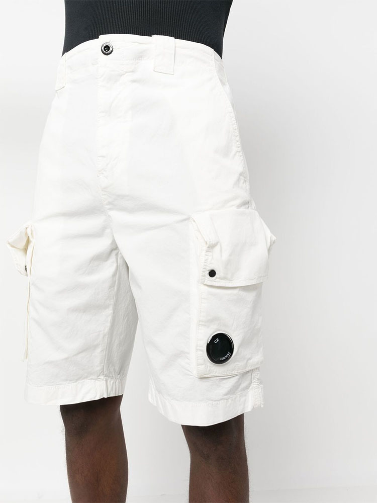 CP COMPANY-시피컴퍼니 남성 트윌 스트레치 카고 쇼츠 팬츠 (화이트) 14CMBE300A 006026O 103│삼성물산 온라인몰 SSF Shop... 